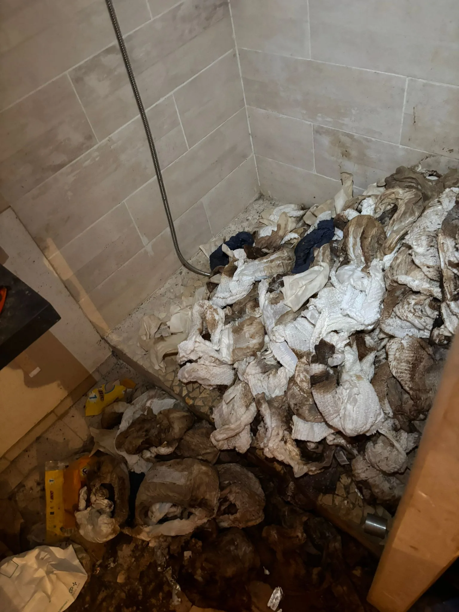 Comment se déroule le nettoyage d’une salle de bain inutilisable depuis plusieurs mois à Drancy et ses environs avec SOS DC Comment se déroule le nettoyage d’une salle de bain inutilisable depuis plusieurs mois à Drancy et ses environs avec SOS DC